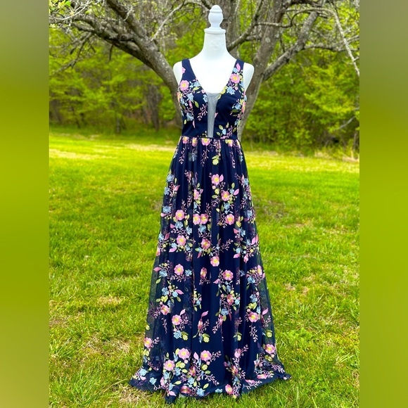GB Gianni Bini‎ Gorgeous Navy Blue Floral Embroidered Prom Dress Size 5 - Picture 1 of 8